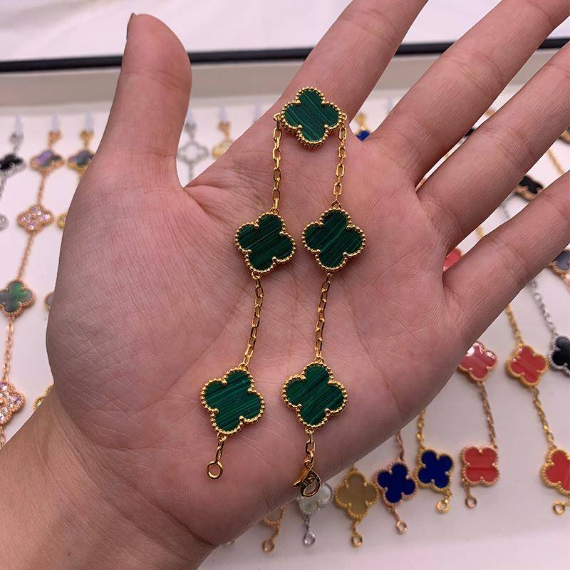 Boutique Vierblättriges Kleeblatt Fünf Blumen Armband 18K Leichter Luxus Ins Design Mode Exquisit Vielseitig Herren- und Damenmodelle Armband Boutique Bracelet von Joom DACH