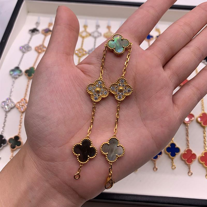 Boutique Vierblättriges Kleeblatt Fünf Blumen Armband 18K Leichter Luxus Ins Design Mode Exquisit Vielseitig Herren- und Damenmodelle Armband Boutique Bracelet von Joom DACH