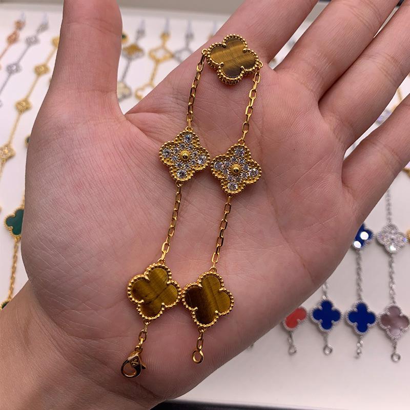 Boutique Vierblättriges Kleeblatt Fünf Blumen Armband 18K Leichter Luxus Ins Design Mode Exquisit Vielseitig Herren- und Damenmodelle Armband Boutique Bracelet von Joom DACH