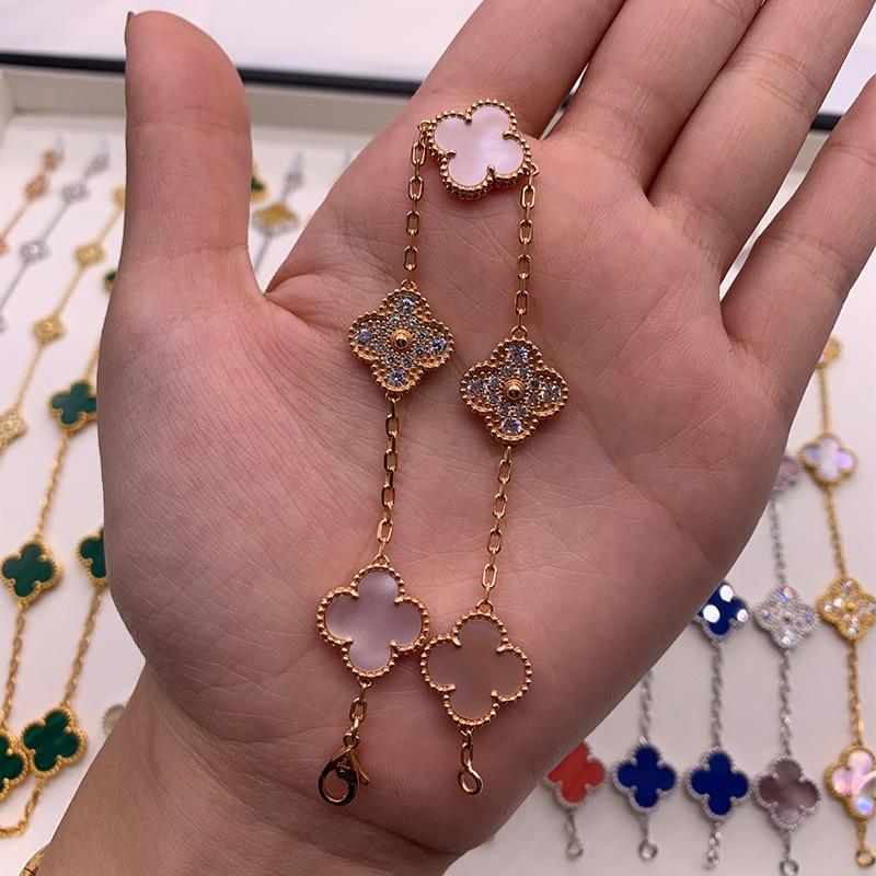 Boutique Vierblättriges Kleeblatt Fünf Blumen Armband 18K Leichter Luxus Ins Design Mode Exquisit Vielseitig Herren- und Damenmodelle Armband Boutique Bracelet von Joom DACH