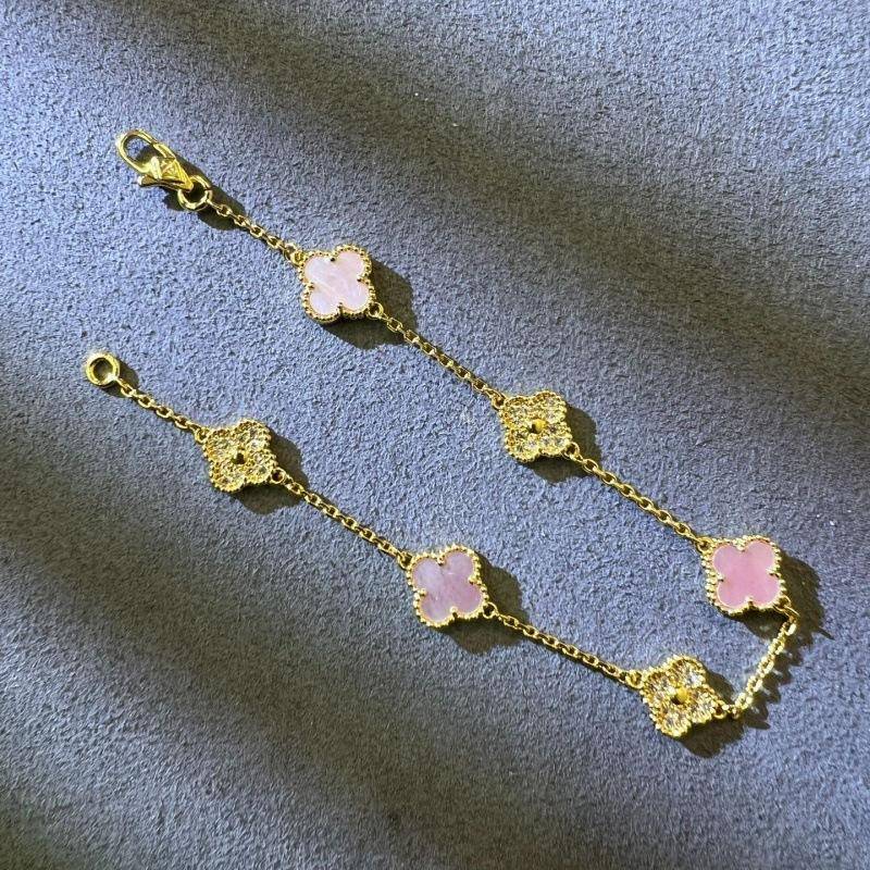 Boutique Vierblättriges Kleeblatt Mini 9mm Sechs Blumen Armband 18k Ins Mode Herren- und Damenarmbänder mini Six Flowers Bracelet von Joom DACH