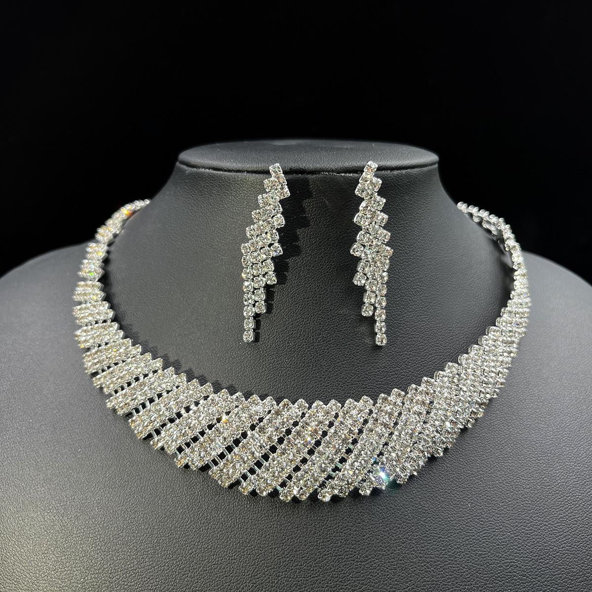 Brauthalsketten-Set, Kupferkrallenkette voller Diamanten, leichtes, luxuriöses, geometrisches Halsband, zweiteiliges Set, Schmuck für Damen silber von Joom DACH
