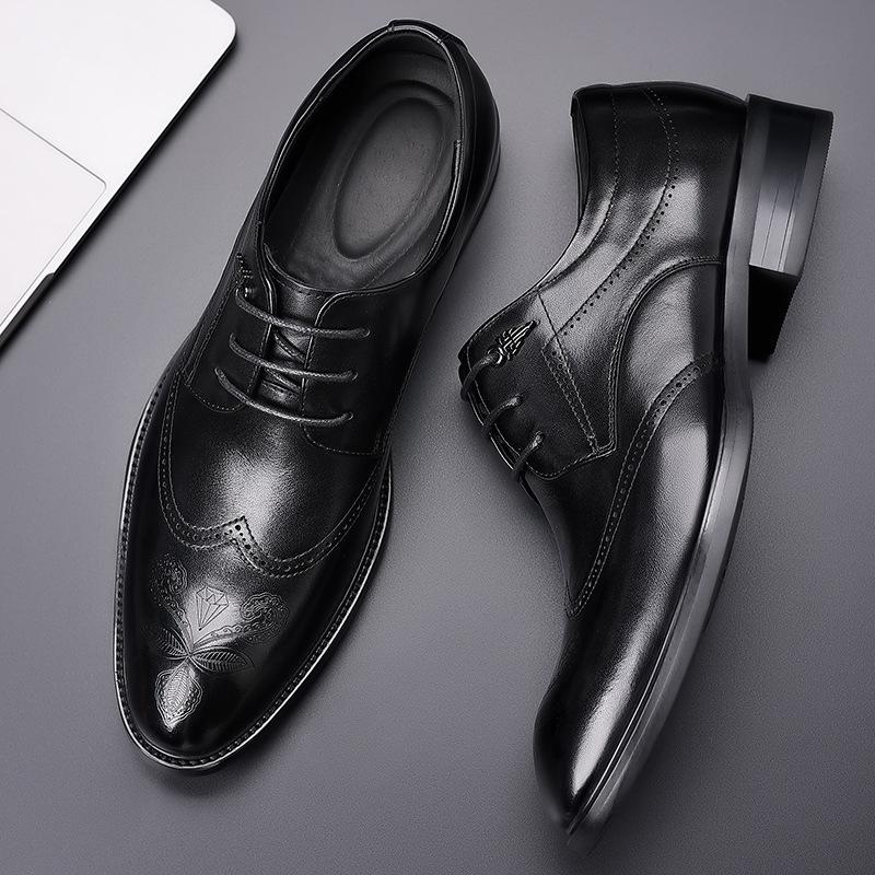 Brogue Carved Herrenschuhe Trendy Retro Neue Freizeitschuhe aus Leder Herren Spitzschuh Leder Schwarz Business Hochzeitsschuhe Herrenmodelle 40 schwarz von Joom DACH