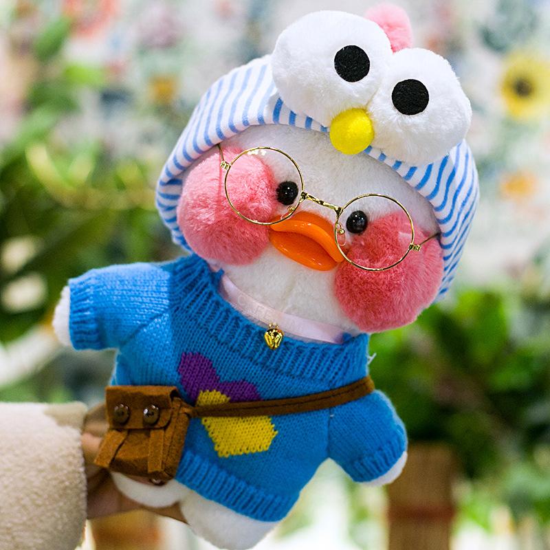 Cafe Duck, 30 cm, kleine gelbe Ente, süßes Kissen, Plüschtier, ausgestopfte Puppe mit Brille und Kleidung, süßes Cartoon-Spielzeug CHINA von Joom DACH