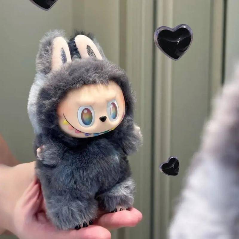 Cartoon Labubu V3 Plüschtier Gefülltes Anime Vinyl Gesicht Love Serenity Labubu Puppentasche Anhänger Schlüsselanhänger Geburtstagsgeschenke Mädchen grau von Joom DACH