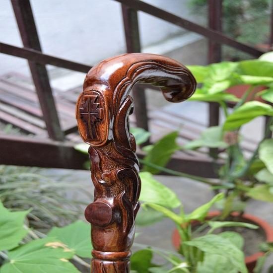 Christlicher Kreuz-Hölzerner, handgeschnitzter Gehstock. Aus Holz geschnitzter, gebogener Griff. Pilger-Gehstock, bequeme Unterstützung für Männer und Frauen von Joom DACH