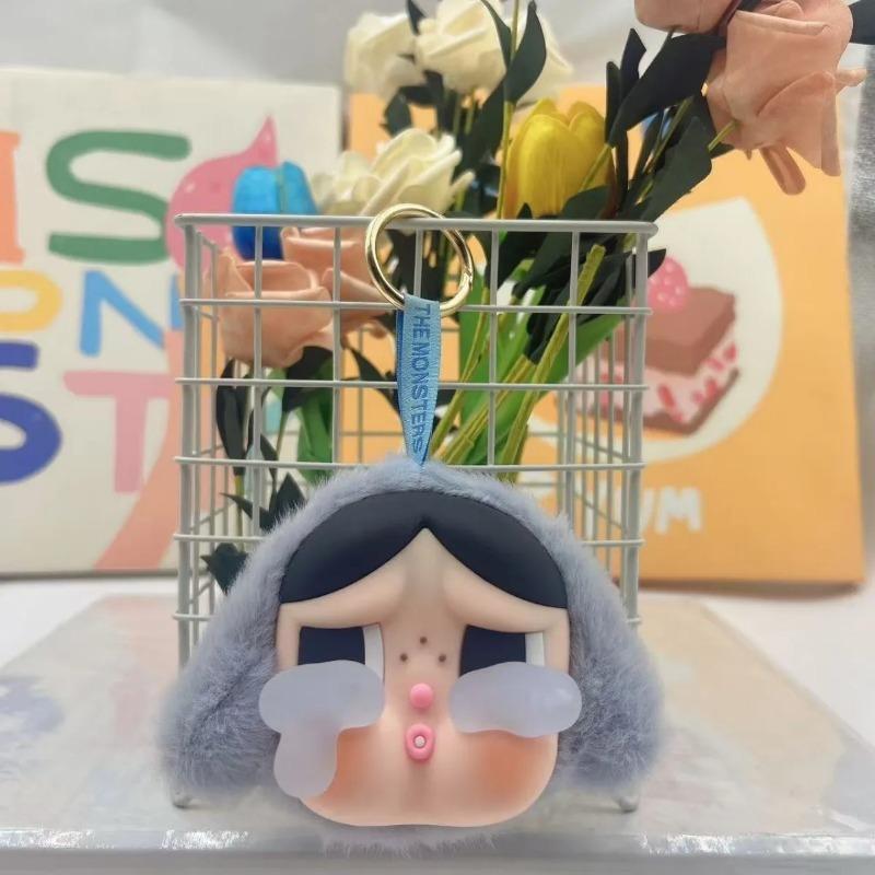 Crybaby Plüsch Schlüsselanhänger Kawaii Cartoon Taschenanhänger Desktop Ornament Auto Schlüsselanhänger Geschenk für Männer und Frauen grau von Joom DACH
