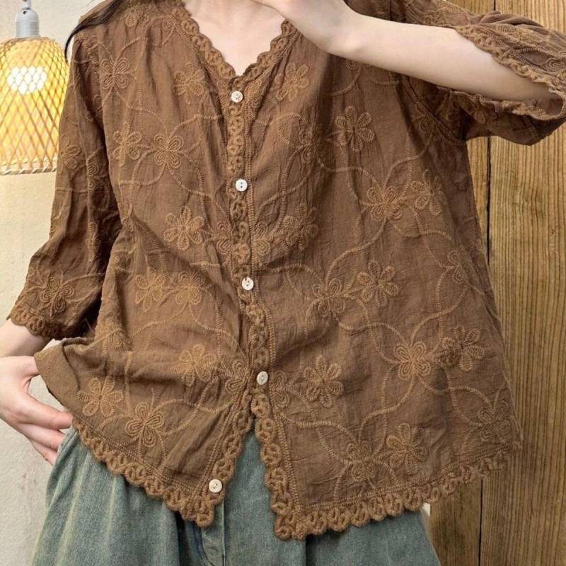 Damen Baumwollhemden Sommer Mori Girl Stil Folrale Stickerei Locker V-Ausschnitt Kragen Einreihig Weiblich Tide Tops Wild One Size kaffeebraun von Joom DACH