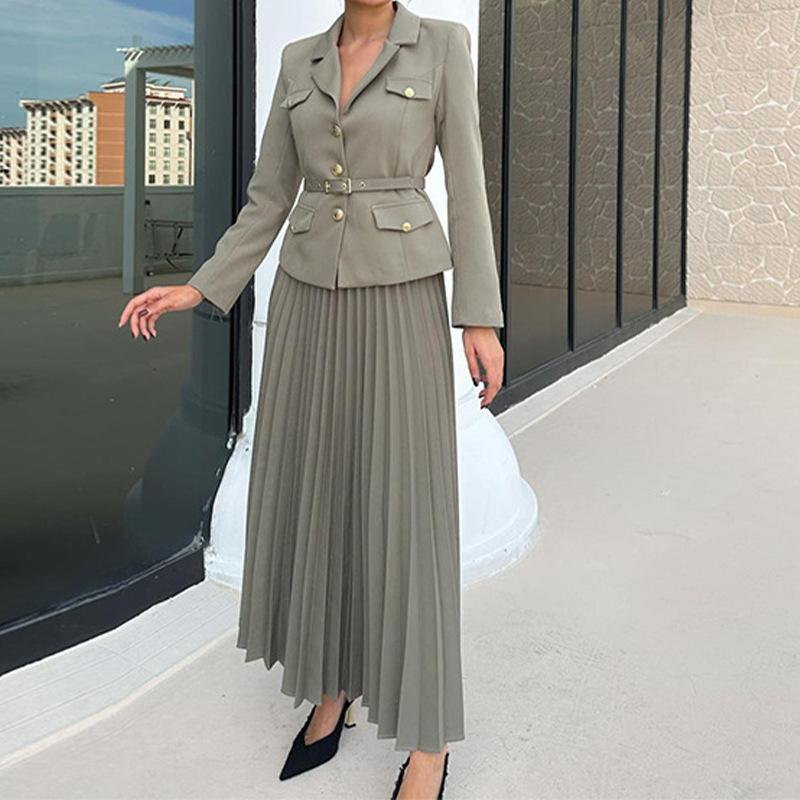 Damen Dunkelbraunes Blazer-Set mit goldenen Knöpfen und breitem Gürtel, passender plissierter Rock, elegante Bürokleidung XS armee grüne Damen Dunkelbraunes Blazer-Set mit goldenen Knöpfen und breitem Gürtel, passender plissierter Rock, elegante Bürokleidung XS armee grüne von Joom DACH