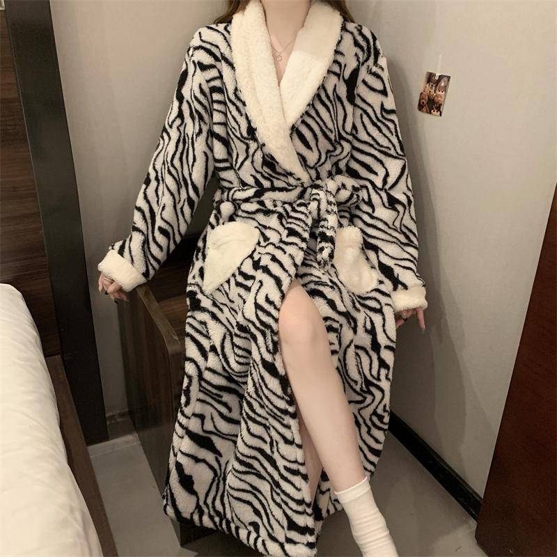 Damen Flanell-Bademantel mit Blumenmuster, Schalkragen, Kimono-Bademantel mit Gürtel, warme Pyjama-Kleidung für den Winter XXL von Joom DACH