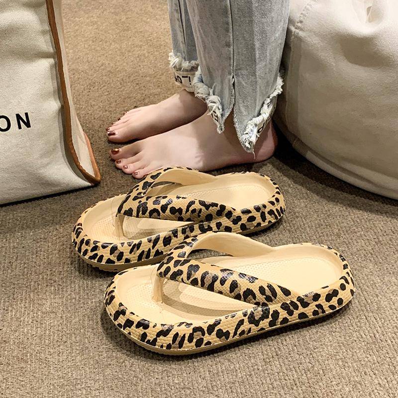 Damen-Flip-Flops mit Leopardenmuster und dicker Sohle und Clip-Toe-Sommer-Outdoor-Sandalen im Feenmode-Stil 44-45 khaki/Leo-Print von Joom DACH
