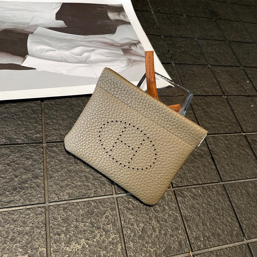 Damen Geldbörse & Kartenhalter aus echtem Leder - Rindsleder mit Hohlmuster, Mini-Lippenstiftfach, Exquisiter Ausweishalter von Joom DACH