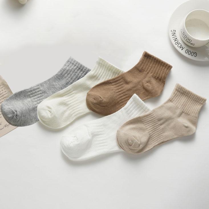 Damen Herbst und Winter Mid-Tube Socken Einfarbig All-Match Atmungsaktive Kurze Socken Lässige Sportsocken 5 pairs von Joom DACH