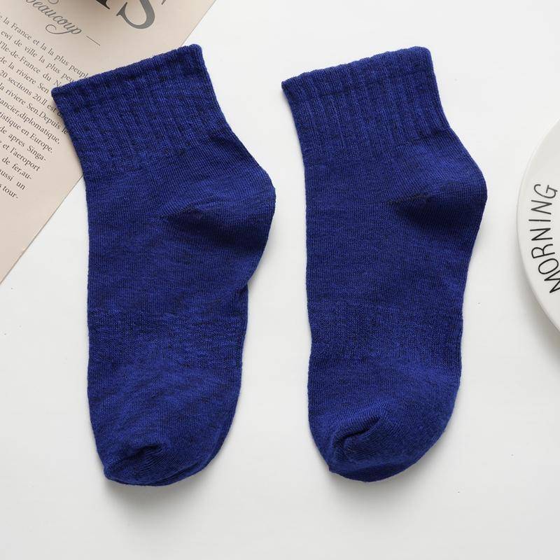 Damen Herbst und Winter Mid-Tube Socken Einfarbig All-Match Atmungsaktive Kurze Socken Lässige Sportsocken one size von Joom DACH