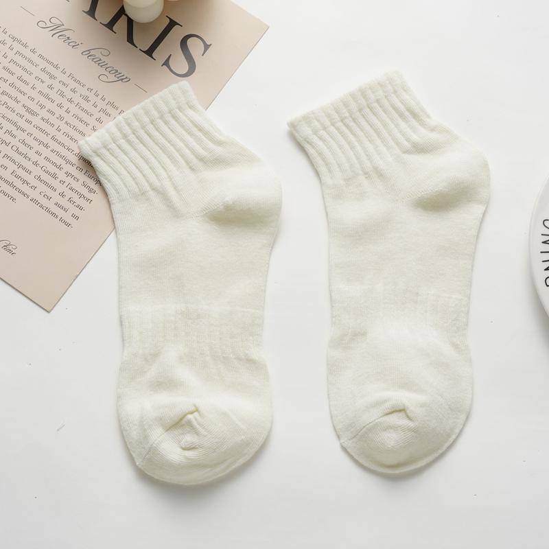Damen Herbst und Winter Mid-Tube Socken Einfarbig All-Match Atmungsaktive Kurze Socken Lässige Sportsocken one size off-weiße von Joom DACH