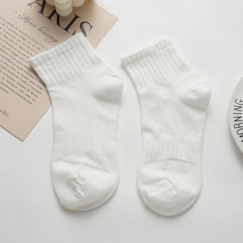 Damen Herbst und Winter Mid-Tube Socken Einfarbig All-Match Atmungsaktive Kurze Socken Lässige Sportsocken one size weiß von Joom DACH