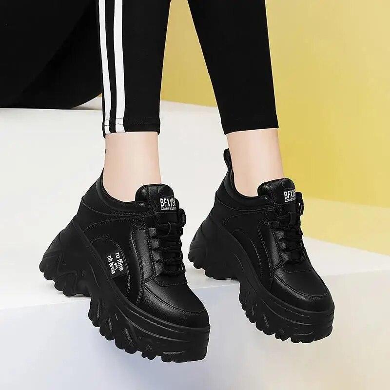 Damen Keilsneaker Frühling Herbst Neue rutschfeste feste Farbe Rundkopf Lässige Schnürschuhe Komfort Laufschuhe Sapato Femininas 35 von Joom DACH
