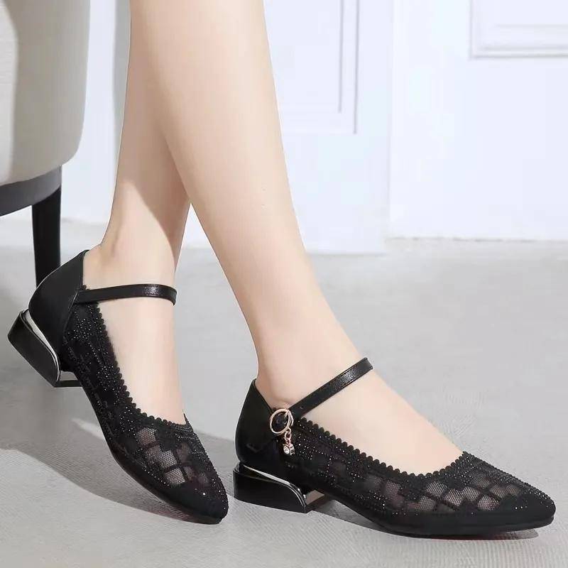 Damen-Sandalen, Frühling und Sommer, elegant, mittelhoher Absatz, hohle Mesh-Pumps, schwarze High Heels, Party, große Schuhe 40 schwarz von Joom DACH