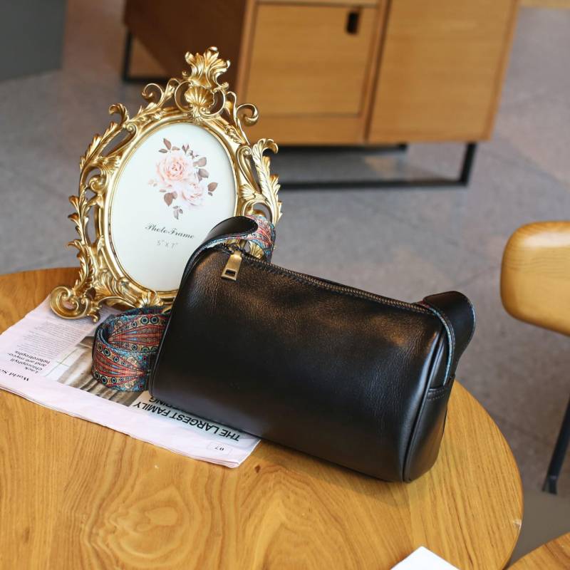 Damen Schulter-Umhängezylinder-Tasche aus Rindsleder, Schlicht und modisch, Kleine Handtasche für Mädchen Kissen schwarz von Joom DACH