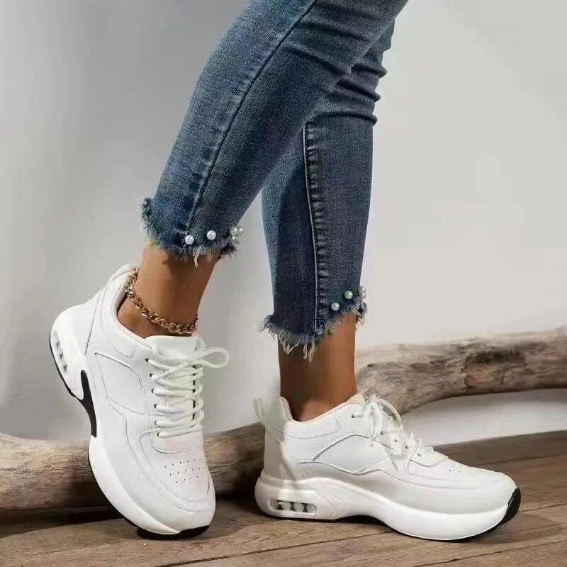 Damenmode Chunky Sneakers Damen Herbst Plateau Sportschuhe Frau Dicke Unterseite Schnürschuhe Vulkanisierte Schuhe Übergröße 35 von Joom DACH
