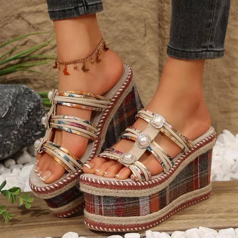 Damenschuhe Übergröße Damen Hausschuhe Plateau Moderne Hausschuhe Damen Gemischte Farben Kristallperle Superhohe Keilsandalen 42 beige von Joom DACH