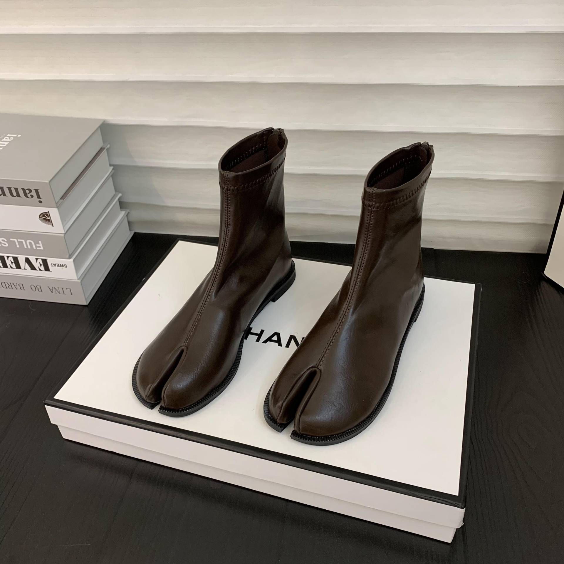 Damenstiefel Herbstschuhe Flacher Absatz Reißverschlussstiefel-Damen Luxus Designer Runde Zehen Low Rock Leder Gummi Mode Basic Ret 38 von Joom DACH