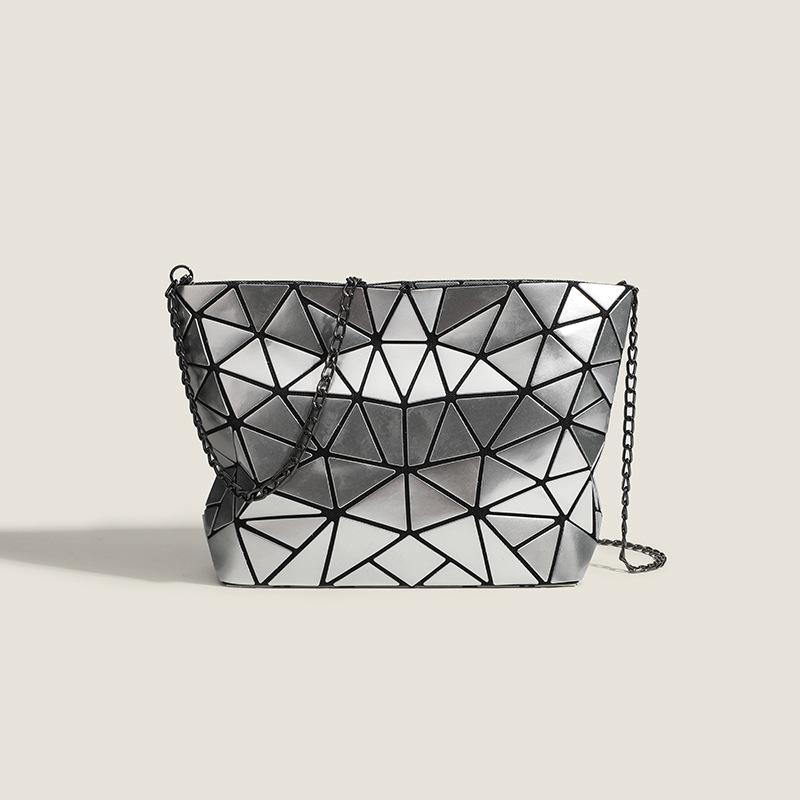 Damentasche Herbst Dreieck Film Einfache Damentasche Lässige Umhängetasche Geldbörse Kette Diagonaltasche silber von Joom DACH