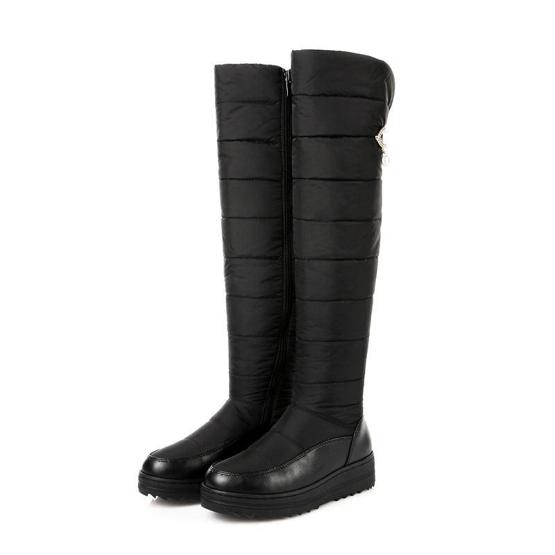 Daunen warme Plüsch hohe Schneestiefel Frauen 2024 Winterschuhe Plattform Damen Overknee-Stiefel Damenmode Pelz wasserdichte Schuhe 44 schwarz von Joom DACH