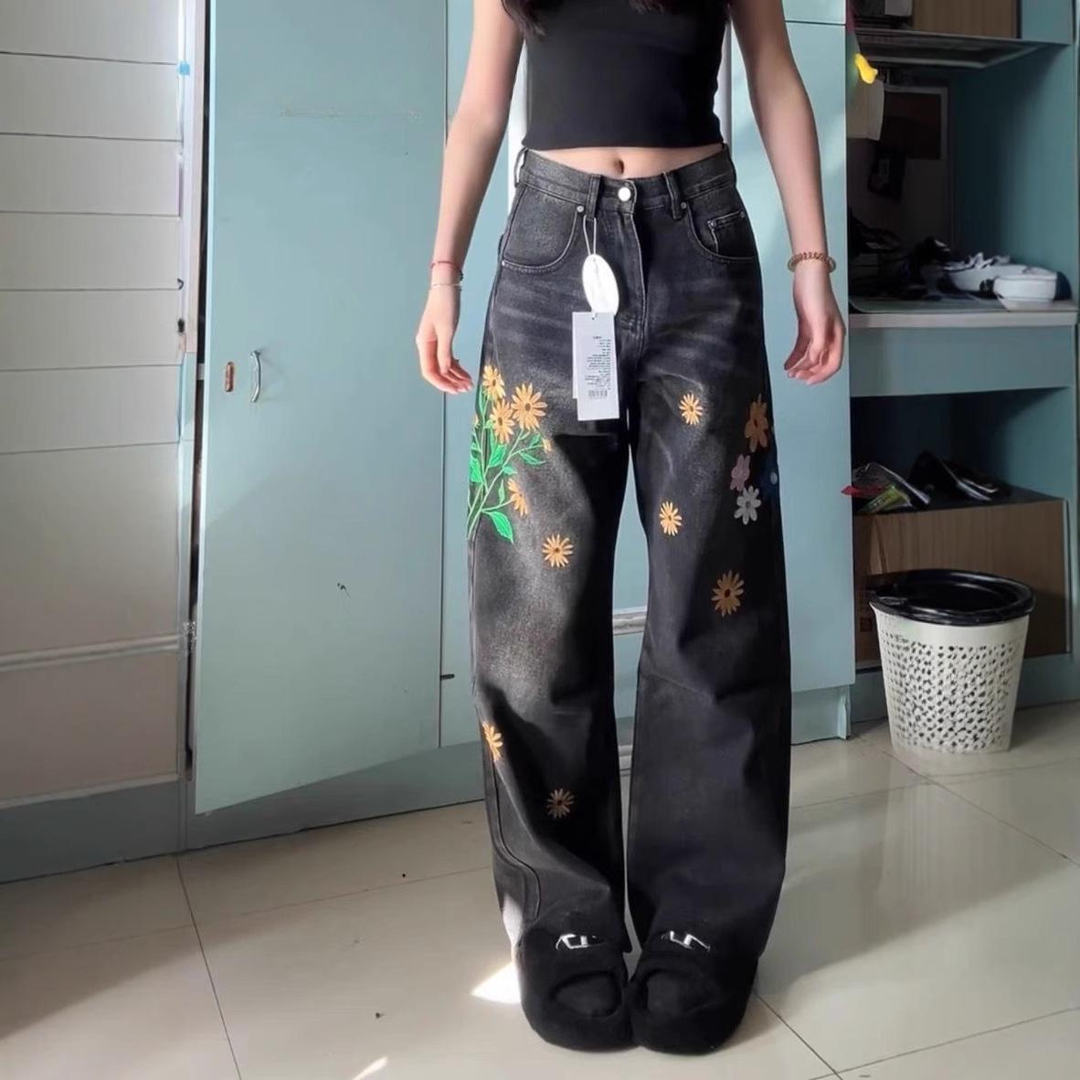 Design Sense Floral Bestickte Gerade Jeans für Damen Frühling Neu Hochtailliert Locker Weitbeinig Bodenlang 4XL von Joom DACH