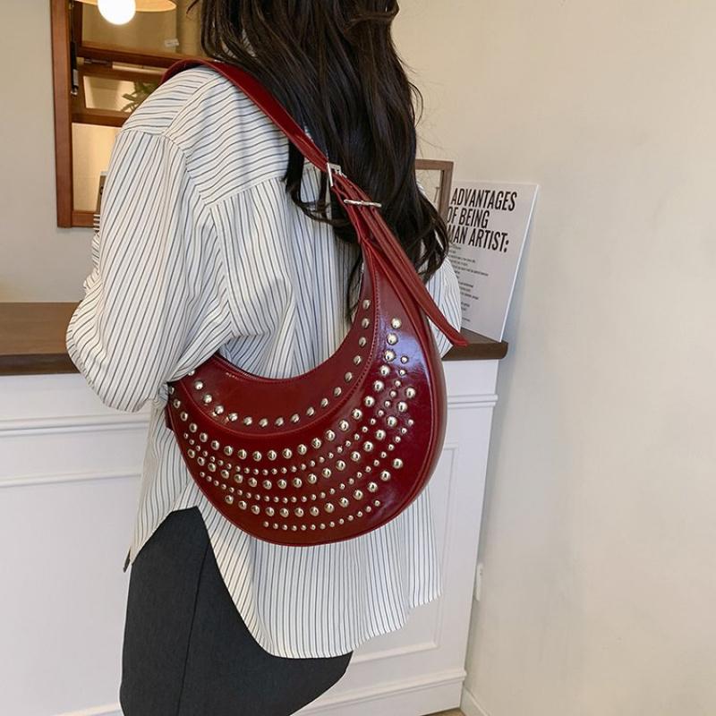Designer Schultertasche mit Nieten Nieten Halbmondtaschen 2025 Sommer Neu Damen Metall Achseltasche Retro Nieten Punktmuster Schultertaschen von Joom DACH