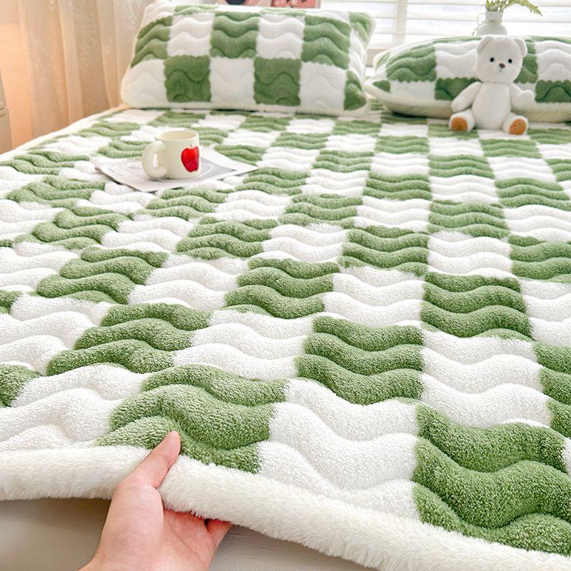 Dicke und warme Matratze aus Korallenmilchsamt, weiches Kissen, Einzelmatratze im Studentenwohnheim, Bettdecke, Decke, Haushaltsbettwäsche 150x200cm von Joom DACH