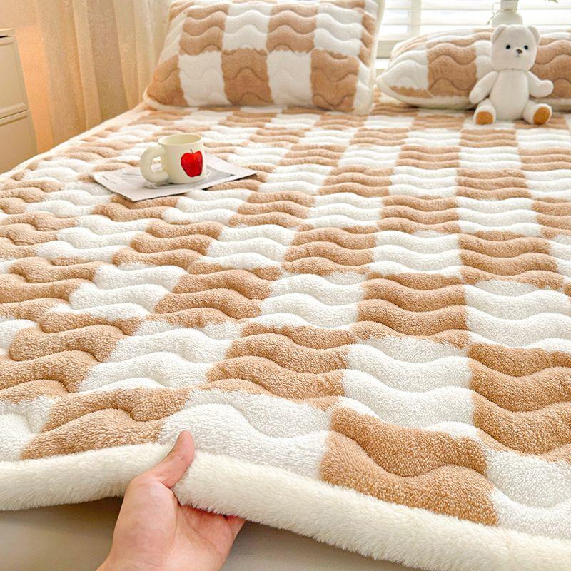 Dicke und warme Matratze aus Korallenmilchsamt, weiches Kissen, Einzelmatratze im Studentenwohnheim, Bettdecke, Decke, Haushaltsbettwäsche 150x200cm von Joom DACH