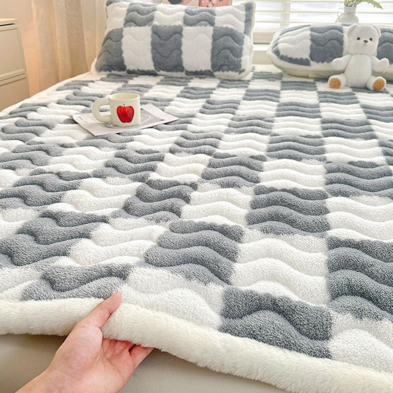 Dicke und warme Matratze aus Korallenmilchsamt, weiches Kissen, Einzelmatratze im Studentenwohnheim, Bettdecke, Decke, Haushaltsbettwäsche 150x200cm von Joom DACH