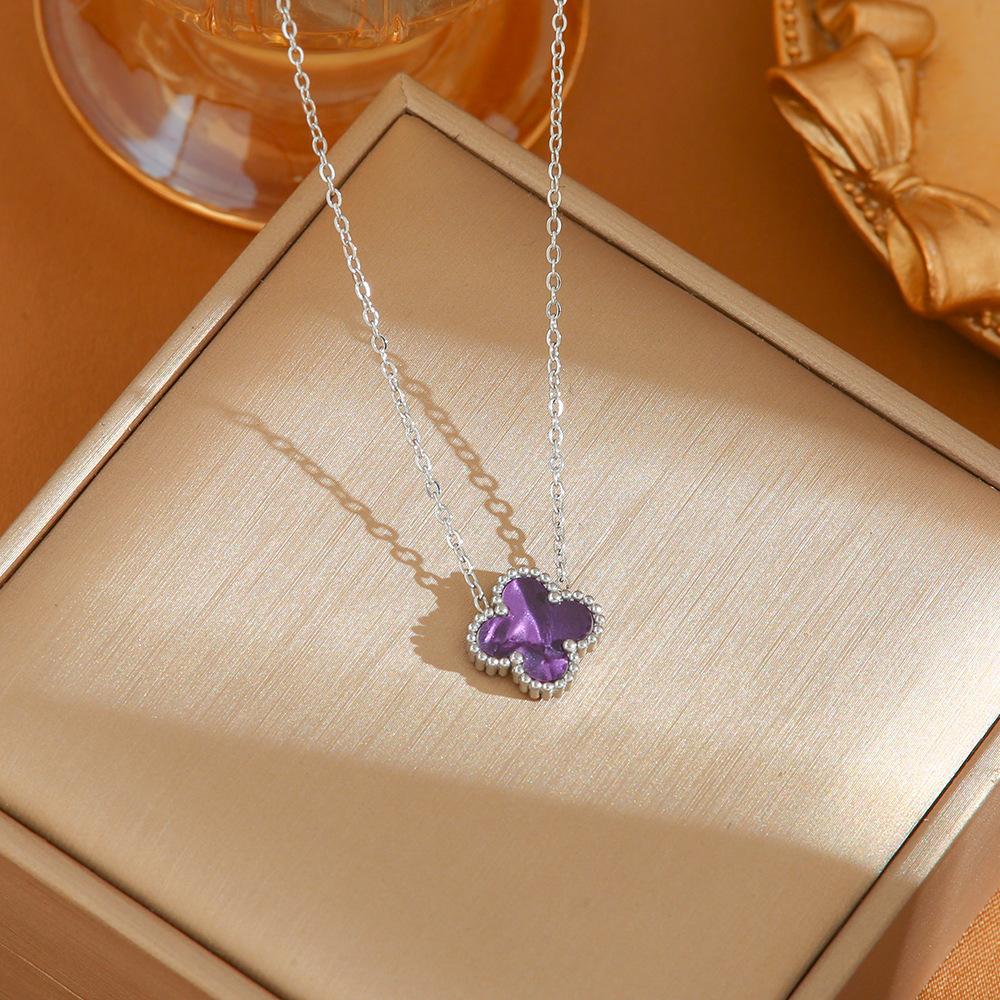 Doppelseitige Halskette mit vierblättrigem Kleeblatt in schillernder Farbe aus Titanstahl, leicht, luxuriös, für Damen, schlicht, vielseitig, Temperament, Senioren-Sinn. von Joom DACH