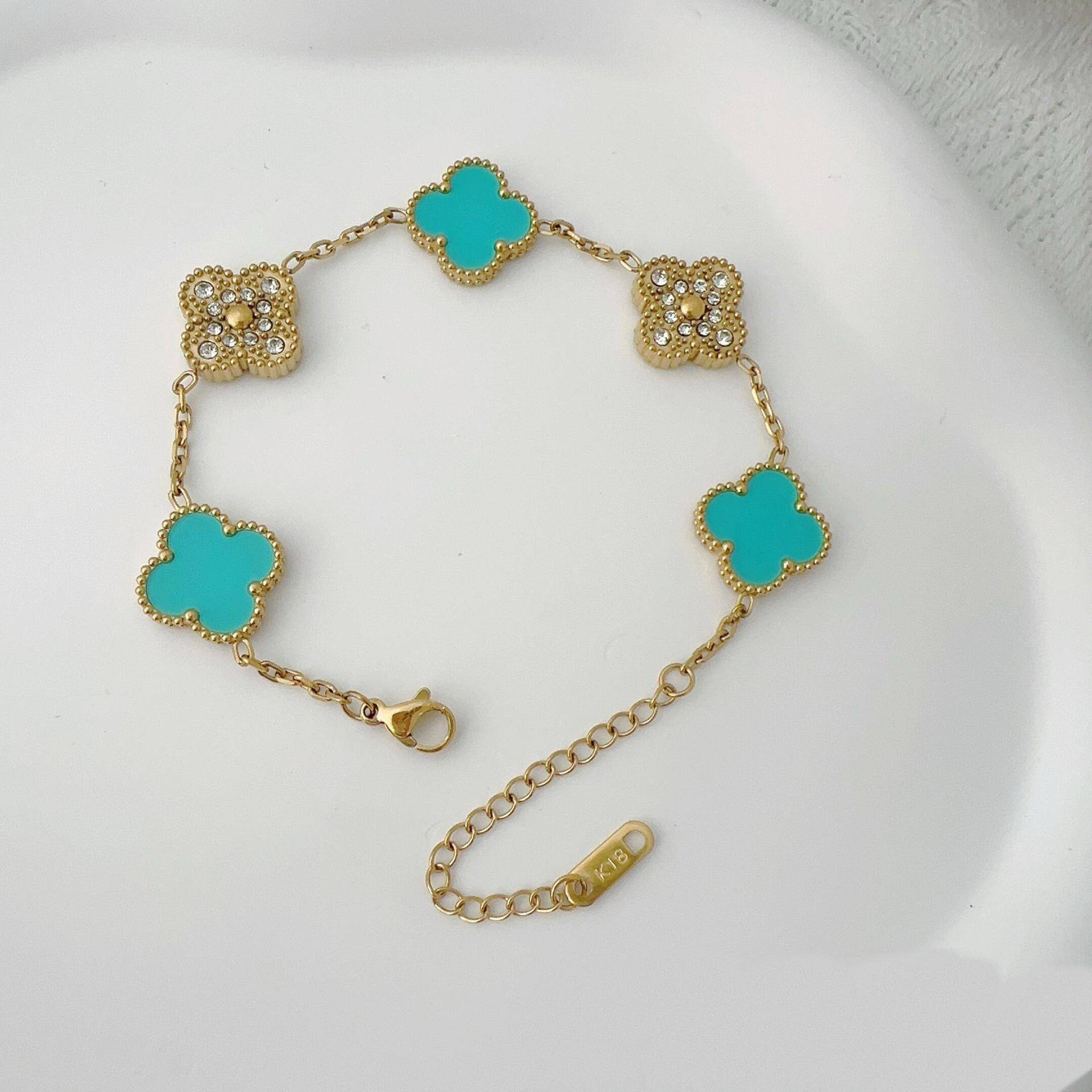 Doppelseitiges Armband mit fünf Blumen, vierblättriges Kleeblatt-Armband, verliert nicht die Farbe, elegantes, leichtes, luxuriöses Temperamentarmband für Damen blaue wasserfarbe von Joom DACH