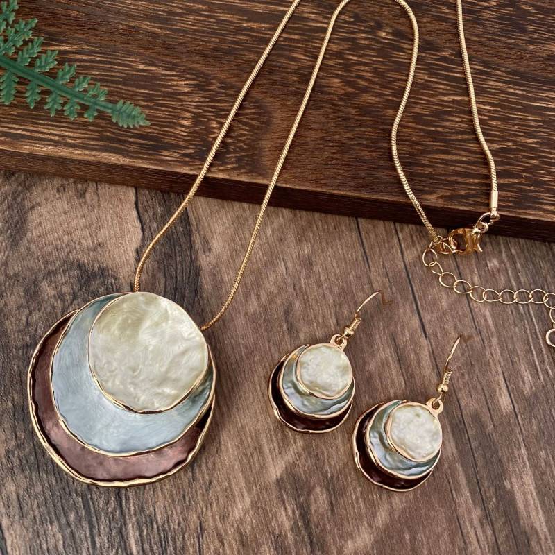 Dreischichtiges kreisförmiges, hohles, dreidimensionales Anhänger-Ohrring-Set, böhmischer Schmuck, asiatisches Damen-Set Dreischichtiges kreisförmiges, hohles, dreidimensionales Anhänger-Ohrring-Set, böhmischer Schmuck, asiatisches Damen-Set von Joom DACH
