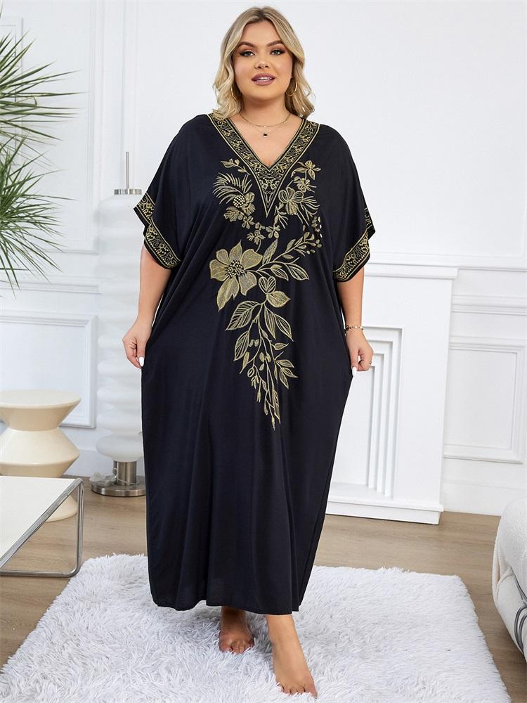 EDOLYNSA 2024 Damen Schwarz Kaftan Goldene Blumenstickerei Übergröße V-Ausschnitt Kurzarm Robe Sommer Lässig Langes Kleid Urlaub Bademode Cover Up Q1684 One Size schwarz von Joom DACH
