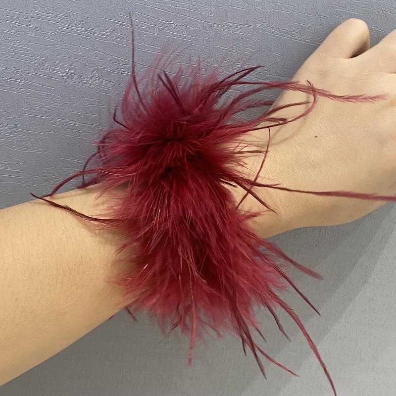 Echte Straußenfeder Stulpen Damen Handgelenk Ärmel Pelzstulpe Luxus Pelzig Feder Federstulpe Druckknopfarmband Dame Feder Fußkettchen 2pcs von Joom DACH
