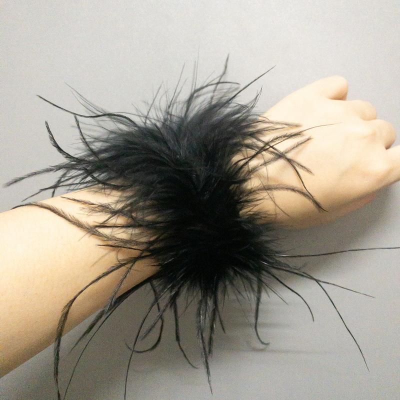 Echte Straußenfeder Stulpen Damen Handgelenk Ärmel Pelzstulpe Luxus Pelzig Feder Federstulpe Druckknopfarmband Dame Feder Fußkettchen 2pcs von Joom DACH