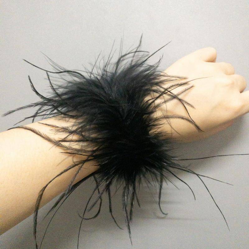 Echte Straußenfeder Stulpen Damen Handgelenk Ärmel Pelzstulpe Luxus Pelzig Feder Federstulpe Druckknopfarmband Dame Feder Fußkettchen 2pcs von Joom DACH