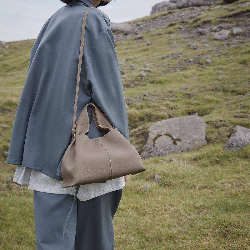 Echtes Leder Dumpling Umhängetasche im französischen Stil - Schicke und schlichte Wolkenhandtasche für Damen No Gift Box: 32*20*16cm von Joom DACH