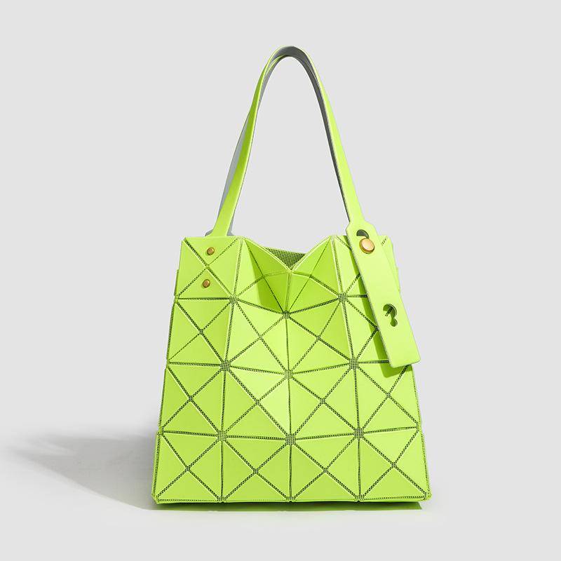 Einfache Neue Japanische Trendige Spleißung Geometrisches Diamant Großes Fassungsvermögen Dreieck Glänzendes Metall Damen Ein Schulter Handtasche von Joom DACH