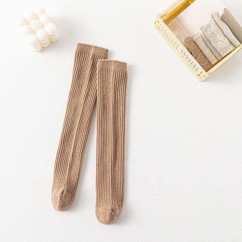 Einfarbige, leuchtende Farben, Herbst und Winter, hohe Elastizität, kniehohe lange Socken für Babys, Mädchen und Jungen, gerippte, gestreifte Strümpfe über der Wade braun von Joom DACH