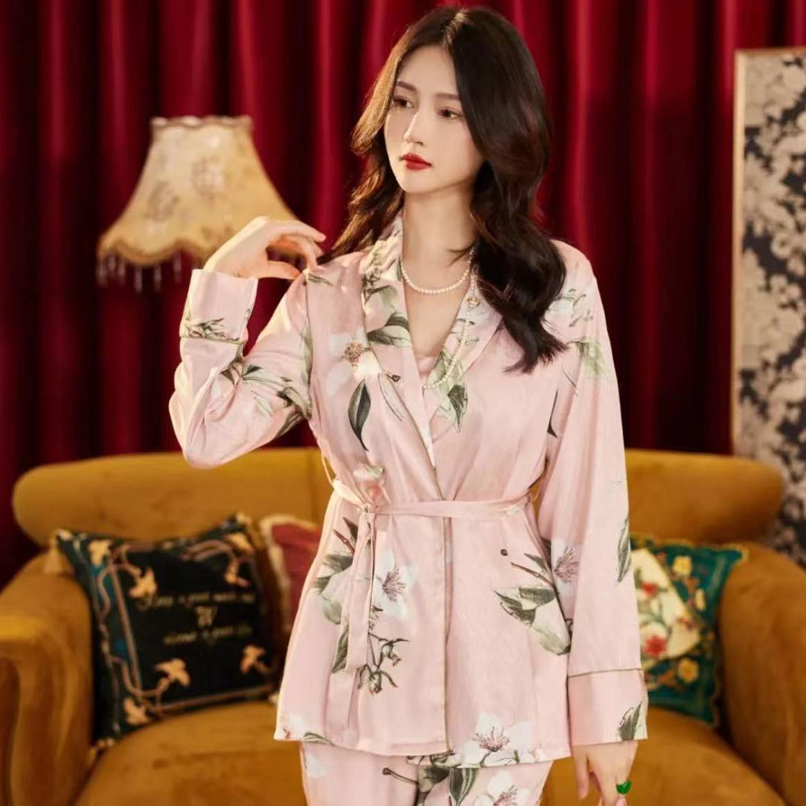 Eisseiden-Pyjama Damen Imitationsseide Nachthemd Träger Dreiteiliges Set Sommer Neuer Stil Outfit für Zuhause L von Joom DACH