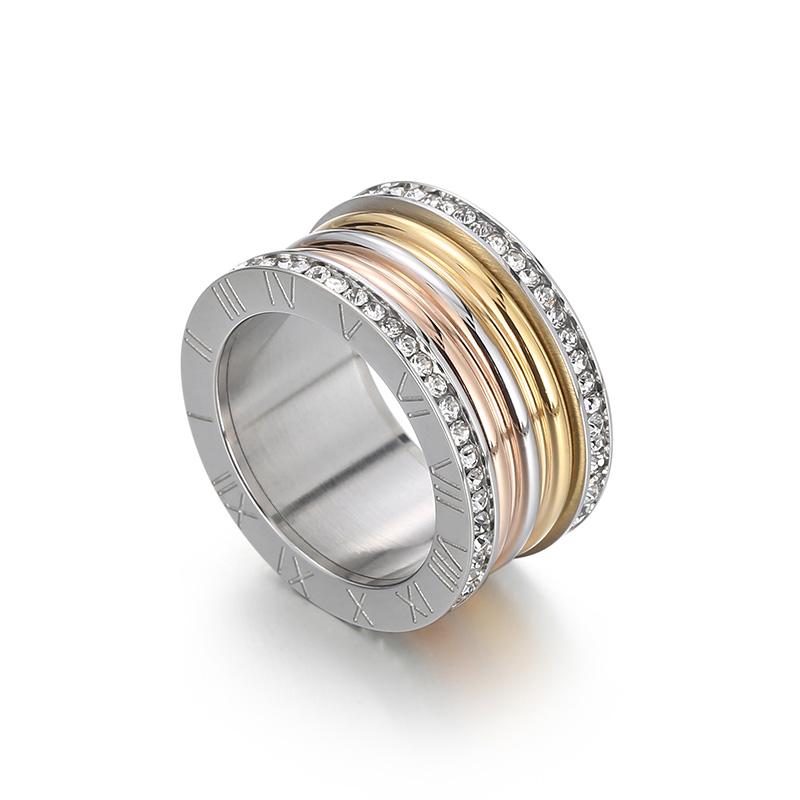 Elegante Edelstahl Große Ringe für Frauen Römisches Alphabet Glänzender Zirkon Ring Klobiger Anillos Mujer Party Hochzeit Schmuck Luxus 12 von Joom DACH