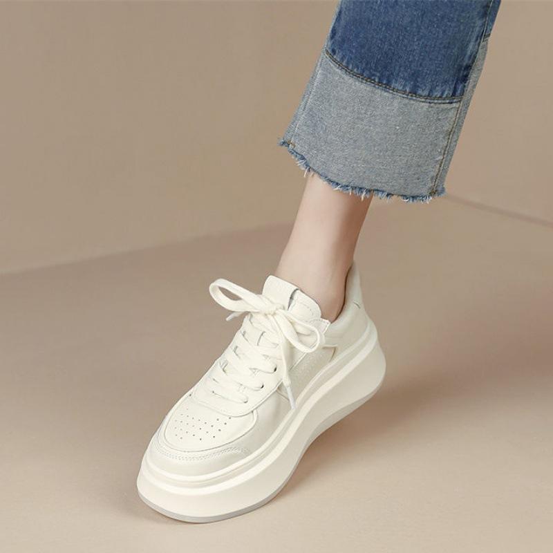 Erhöhte Sohle Weiße Schuhe Damen Frühling und Herbst Neu Vielseitige Plateau Freizeit-Sneaker Mode Klobige Sneaker 40 von Joom DACH
