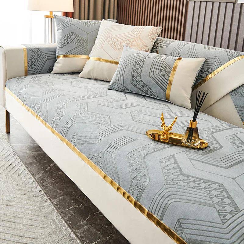Europa Chenille Sofa Handtuch Rutschfeste Jacquard Sitzkissen Luxus Gold Linien Sofa Abdeckung Spleißen Breite Weiß Rand Sofa Kissen 70x70cm 1pcs von Joom DACH