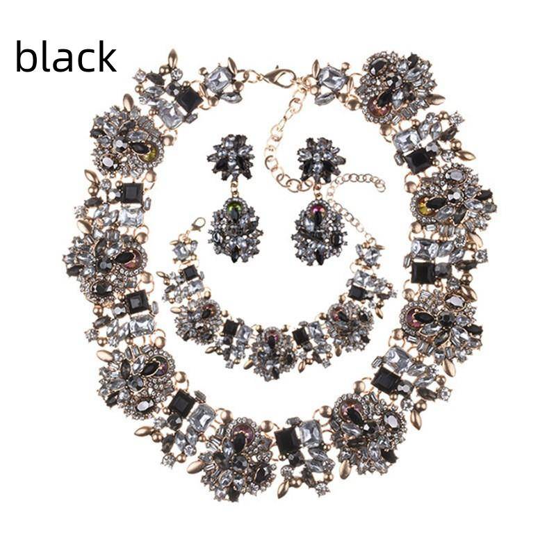 Europäische und amerikanische Mode-Legierungs-Diamant-Halskette, Ohrringe, Armband, drei modische Charm-Accessoires für Frauen-Geschenke schwarz von Joom DACH