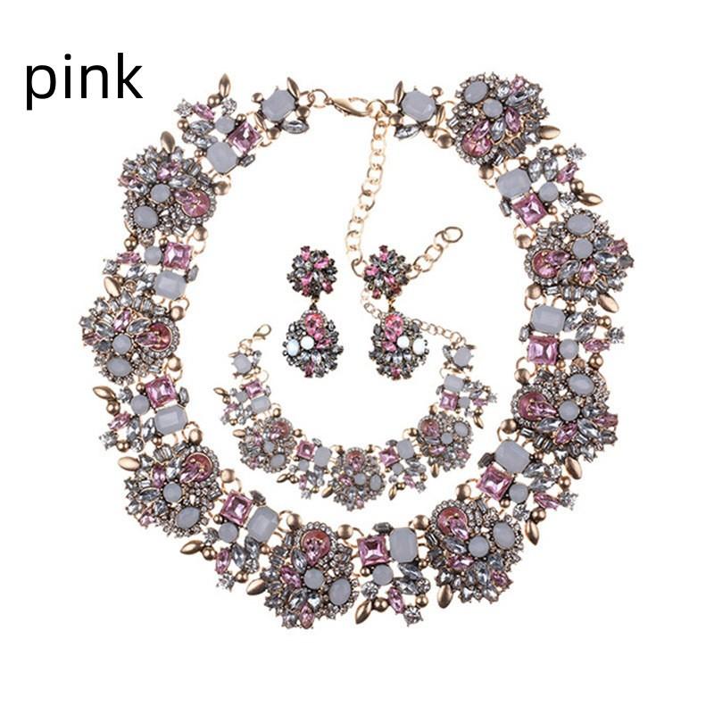 Europäische und amerikanische Mode-Legierungs-Diamant-Halskette, Ohrringe, Armband, drei modische Charm-Accessoires für Frauen-Geschenke rosa von Joom DACH