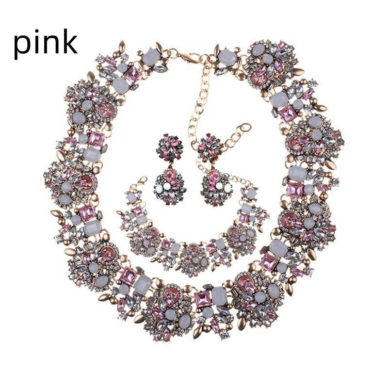 Europäische und amerikanische Mode-Legierungs-Diamant-Halskette, Ohrringe, Armband, drei modische Charm-Accessoires für Frauen-Geschenke rosa von Joom DACH